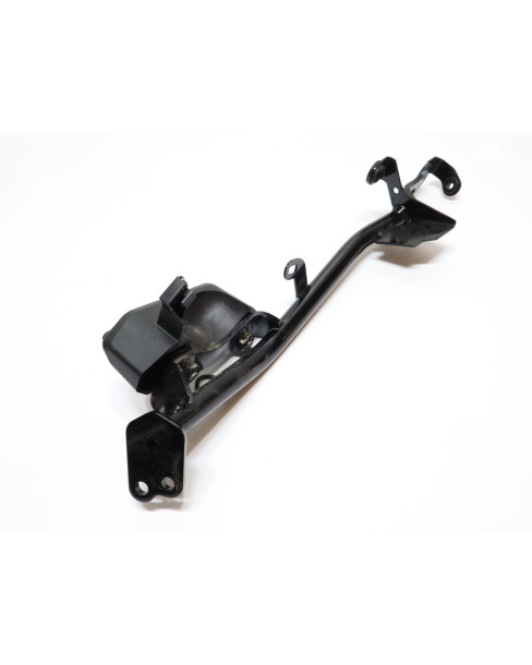 Honda NC750X, nedre ramfäste 2