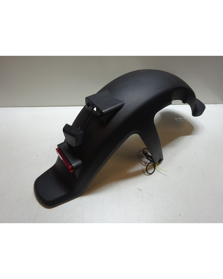 NIU UQi GT, stänkskärm med nummerplåtsbelysning