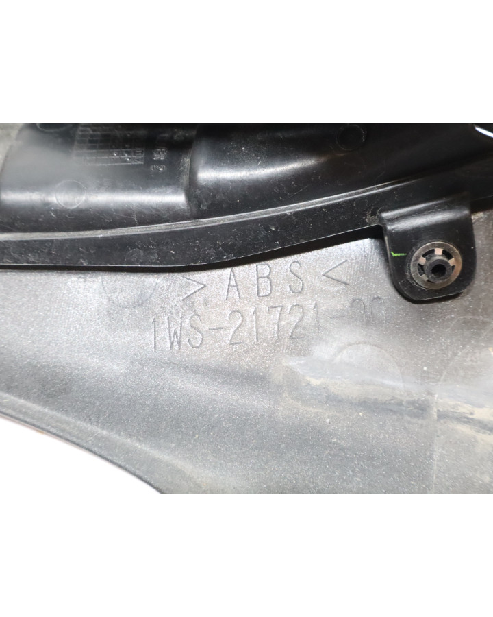 Yamaha MT-07, bakre sidokåpa höger