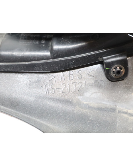 Yamaha MT-07, bakre sidokåpa höger