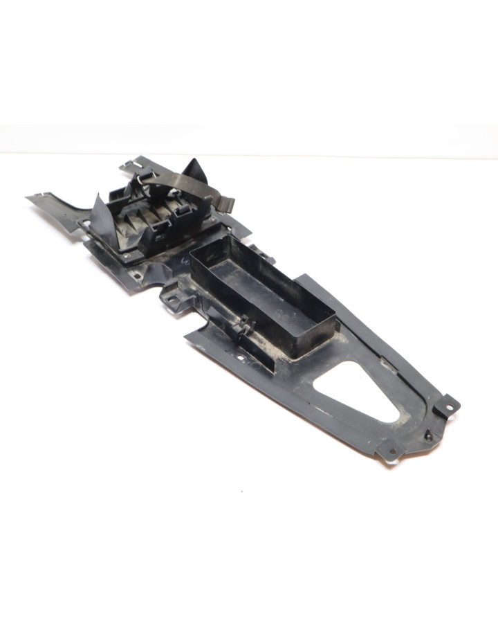 Yamaha YZF-R125, batterilåda/inre stänkskärm