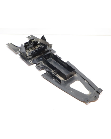 Yamaha YZF-R125, batterilåda/inre stänkskärm