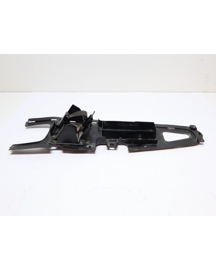 Yamaha YZF-R125, batterilåda/inre stänkskärm