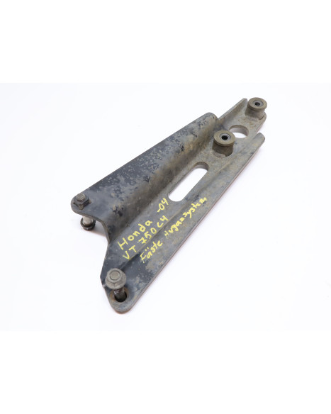 Honda VT750 Shadow, avgasfäste