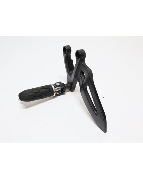 Suzuki GSX-S1000GT, fotpinne vänster 2