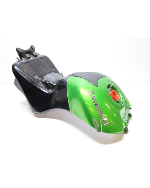 Kawasaki ZZR1400, bränsletank 2
