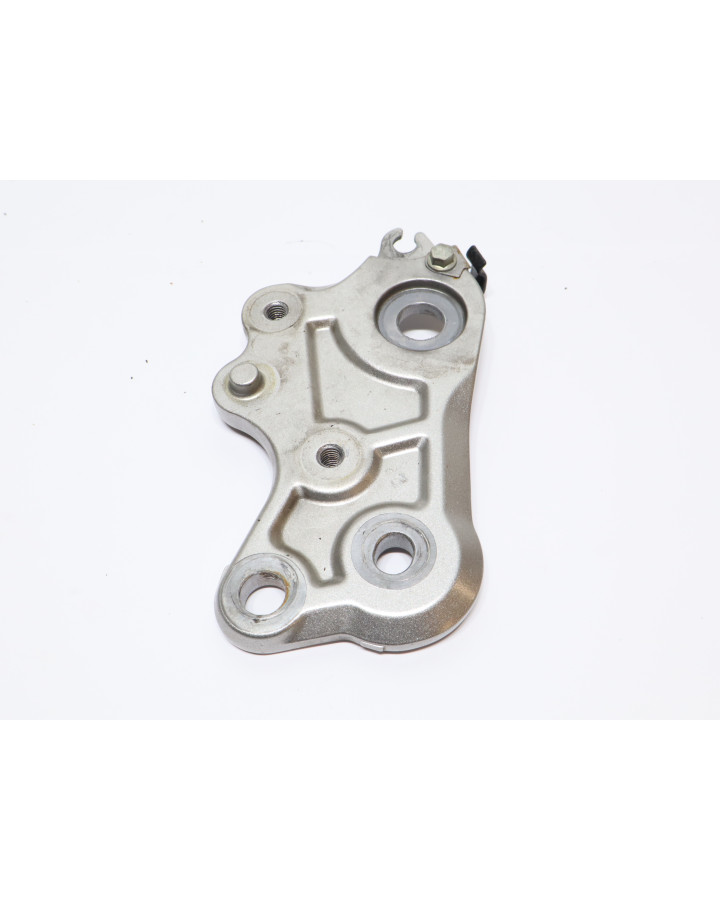 Yamaha MT-07, ramfäste höger