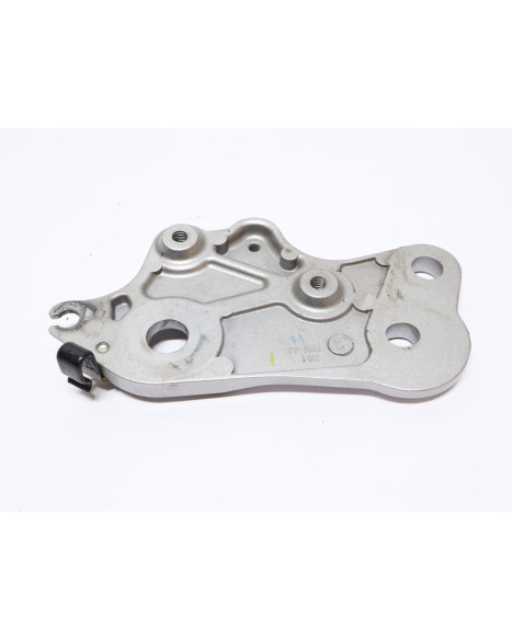 Yamaha MT-07, ramfäste höger