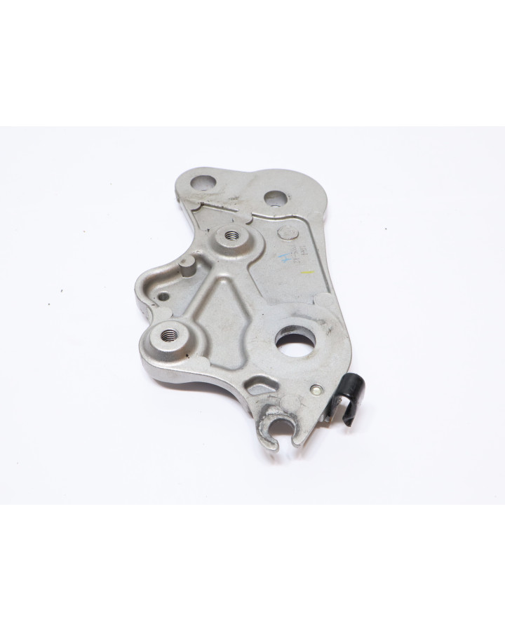 Yamaha MT-07, ramfäste höger