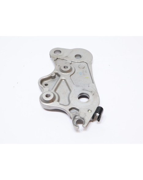 Yamaha MT-07, ramfäste höger