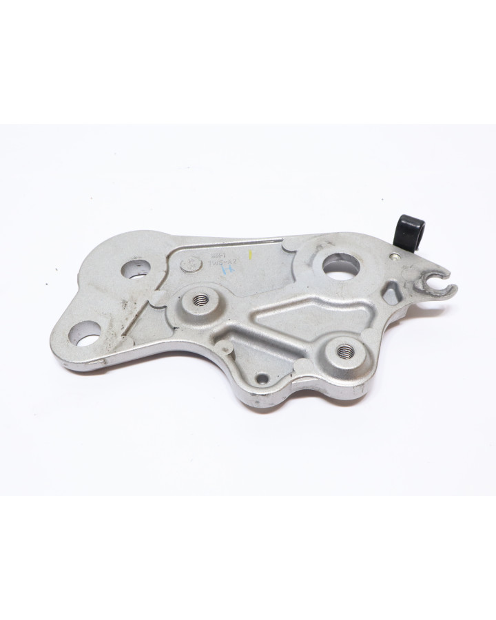 Yamaha MT-07, ramfäste höger