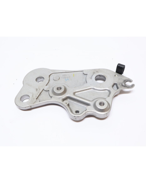 Yamaha MT-07, ramfäste höger