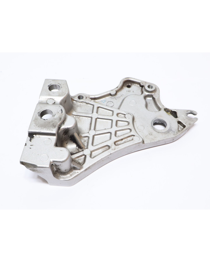 Yamaha MT-07, ramfäste vänster