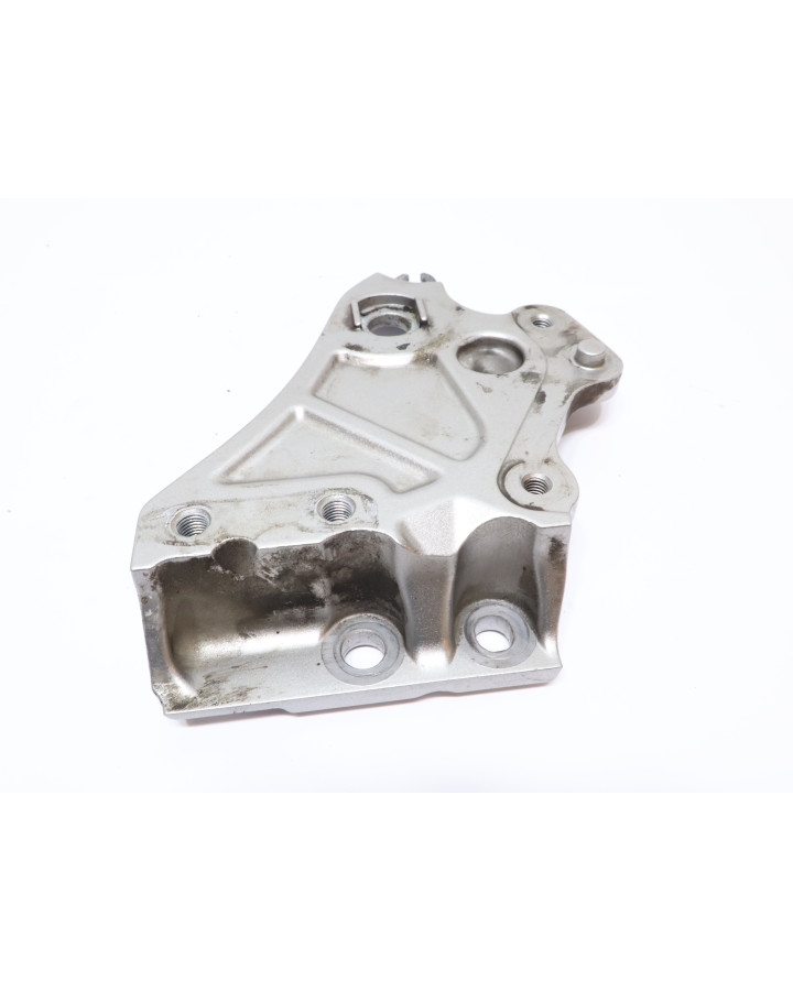 Yamaha MT-07, ramfäste vänster