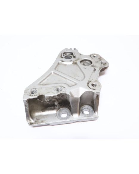 Yamaha MT-07, ramfäste vänster