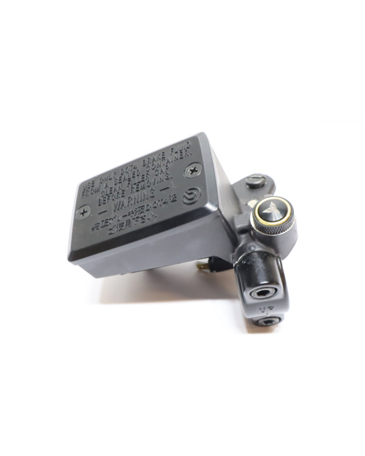 Yamaha MT-07, bromscylinder fram