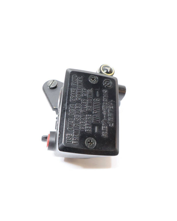 Yamaha MT-07, bromscylinder fram