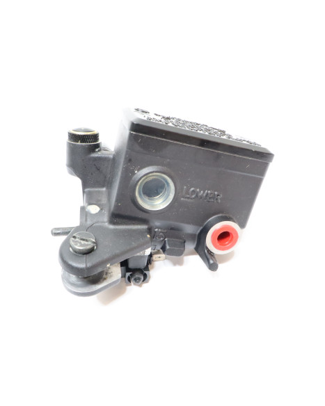 Yamaha MT-07, bromscylinder fram