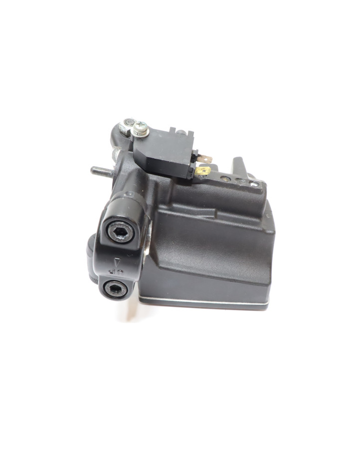 Yamaha MT-07, bromscylinder fram