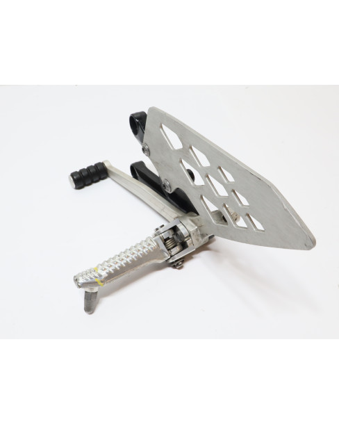 BMW S1000RR, fotpinne vänster komplett