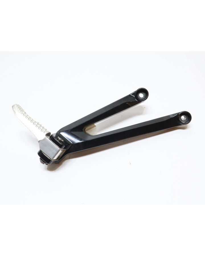 BMW S1000RR, passagerarfotpinne höger komplett