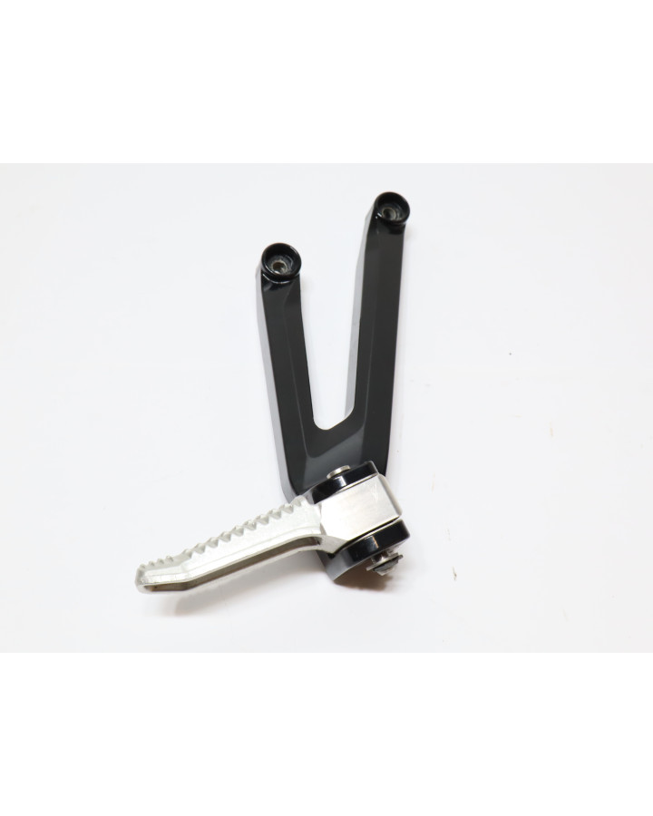 BMW S1000RR, passagerarfotpinne höger komplett