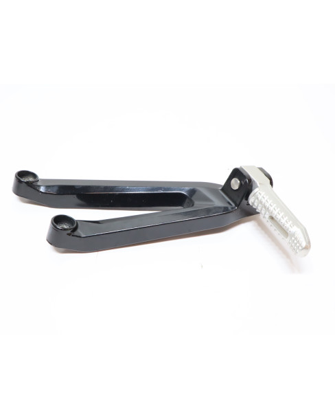 BMW S1000RR, passagerarfotpinne höger komplett 2