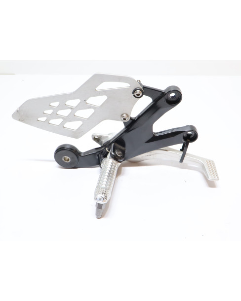 BMW S1000RR, fotpinne höger komplett