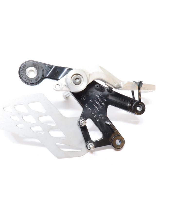 BMW S1000RR, fotpinne höger komplett