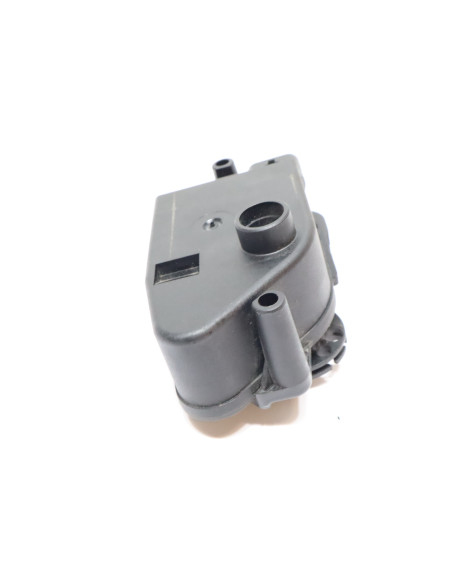 BMW S1000RR, avgasservo