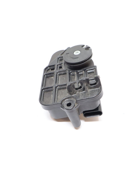 BMW S1000RR, avgasservo