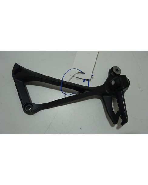 Kawasaki ZX10R, passagerarfotpinne komplett höger