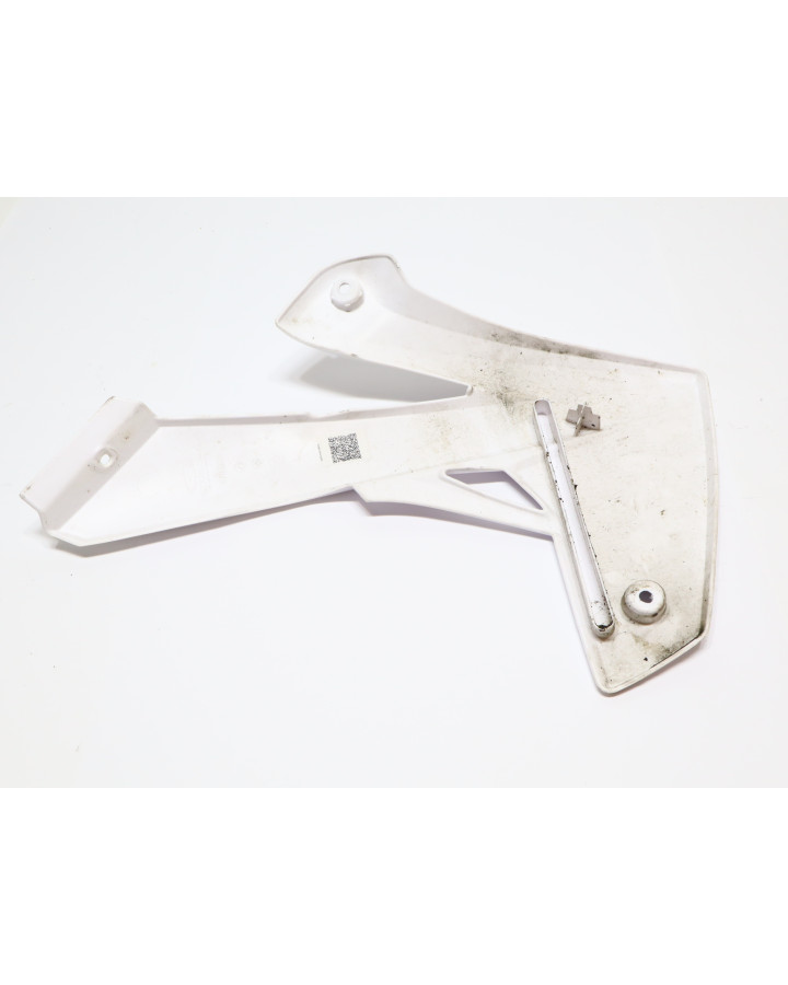 Rieju Drac, kylarvinge vänster