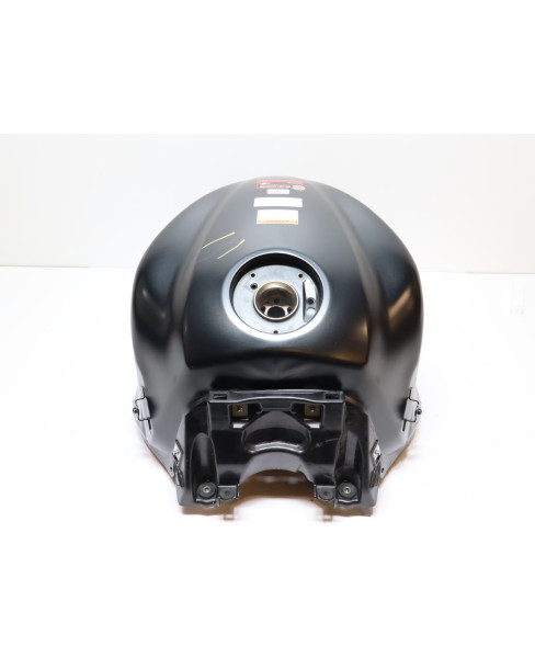 Suzuki GSX-S1000, bränsletank 2