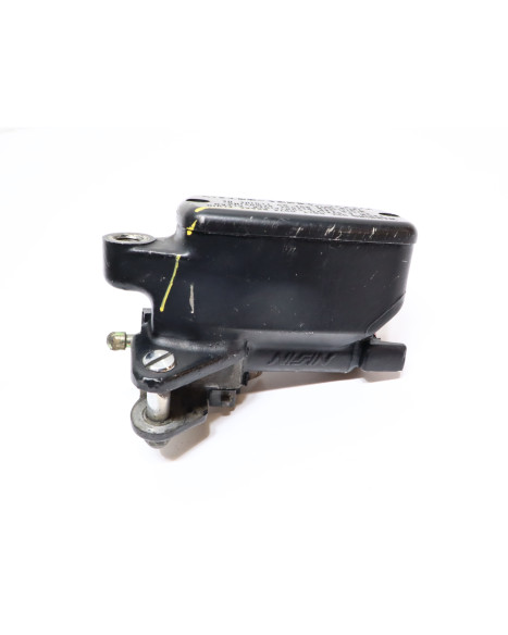 Honda CB1100SF, bromscylinder fram