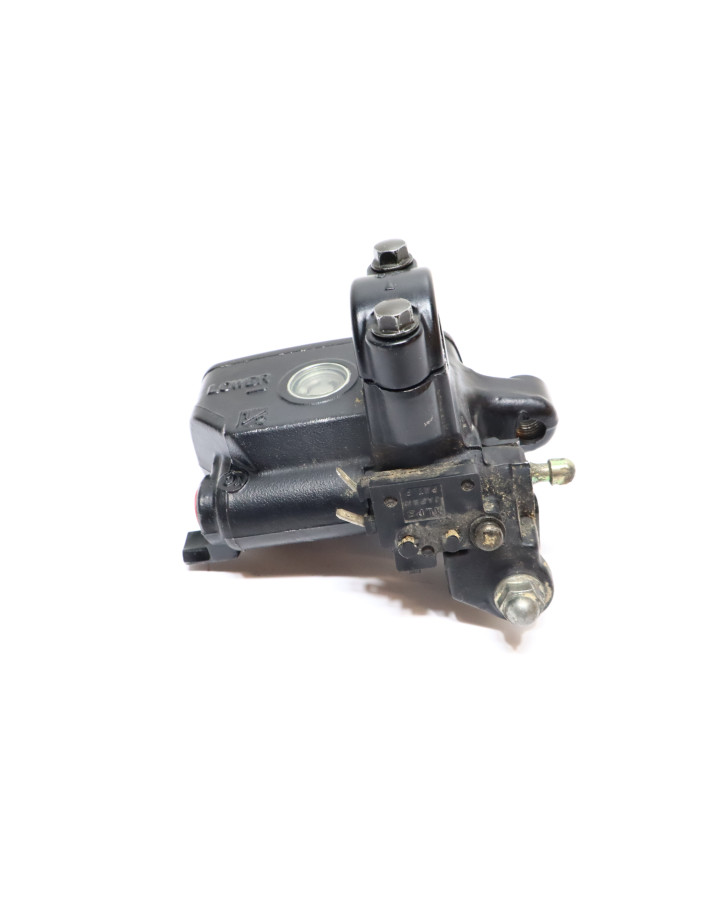 Honda CB1100SF, bromscylinder fram