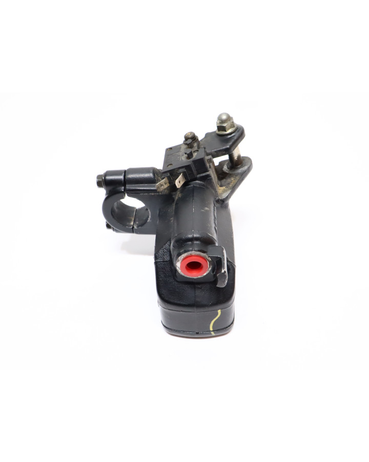 Honda CB1100SF, bromscylinder fram