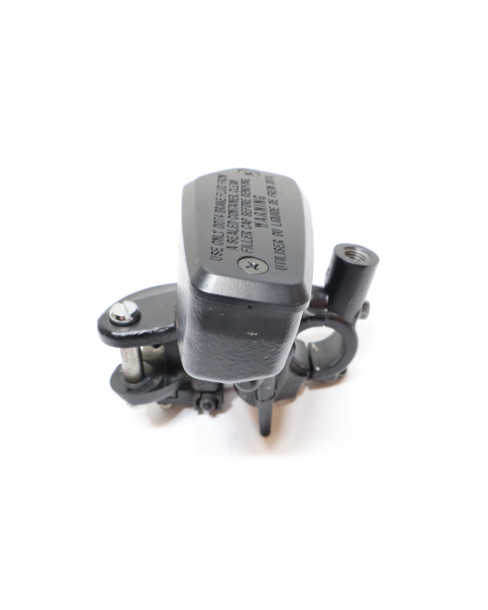 Suzuki GSX-S1000, bromscylinder fram 2