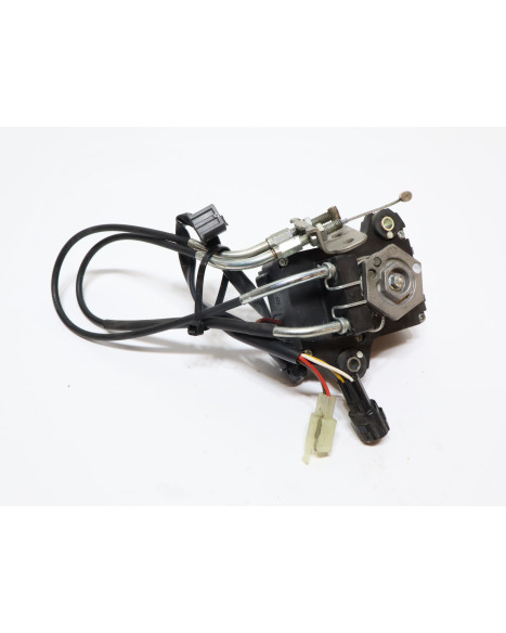 Suzuki GSX-S1000, avgasservo