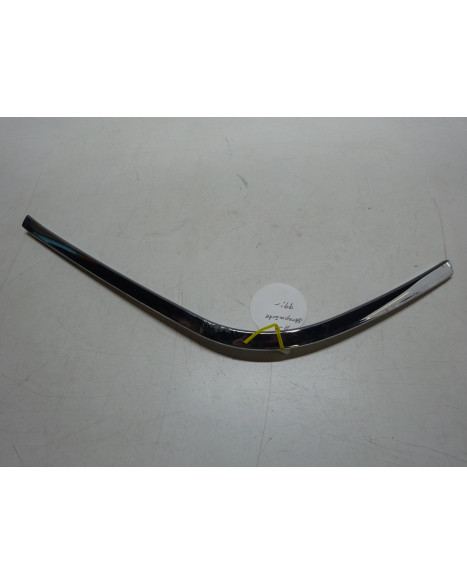 Vespa Primavera, nedre kromlist höger