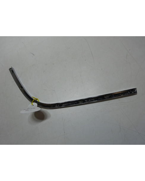 Vespa Primavera, nedre kromlist höger 2