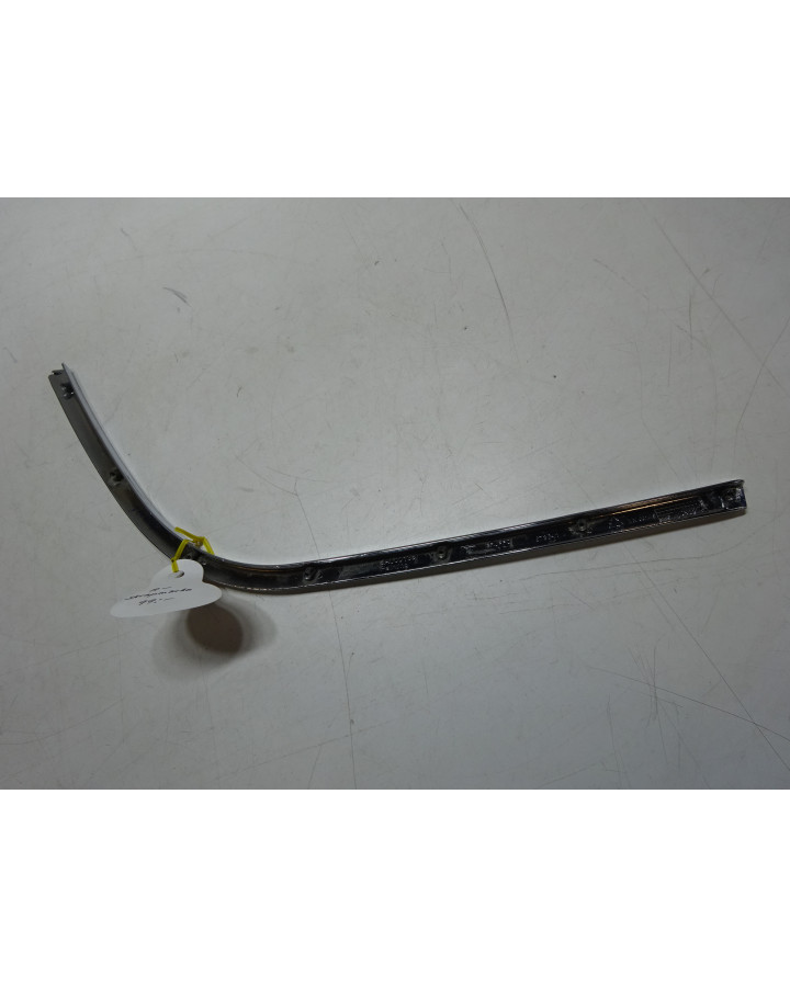 Vespa Primavera, nedre kromlist höger