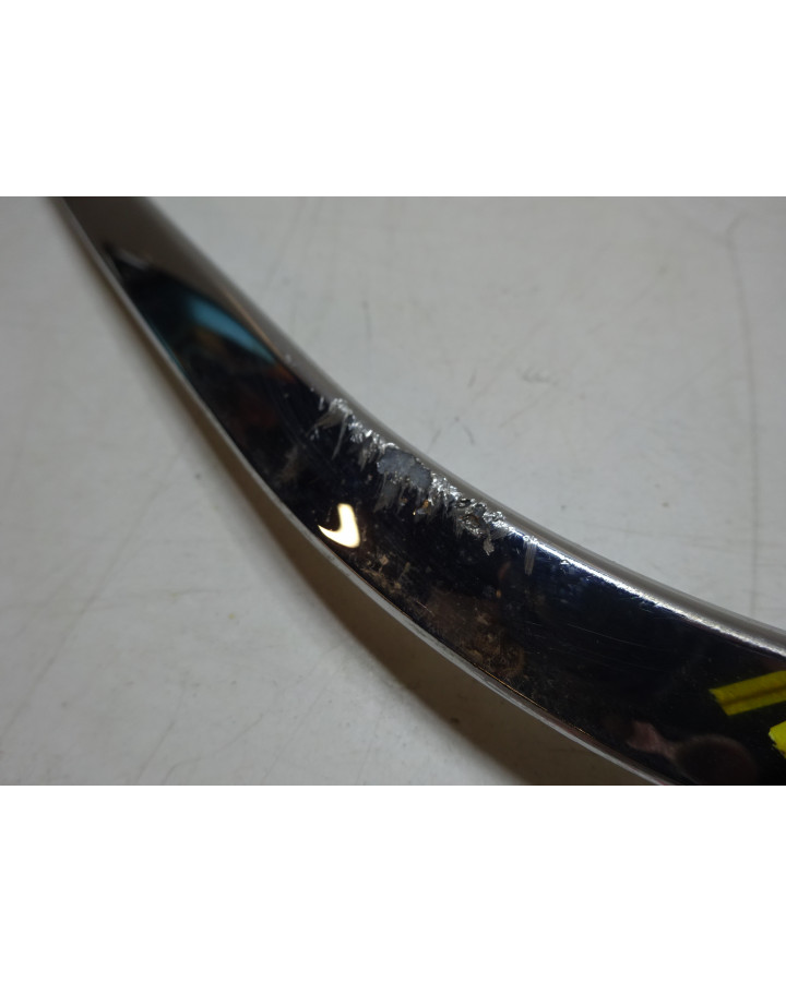 Vespa Primavera, nedre kromlist höger