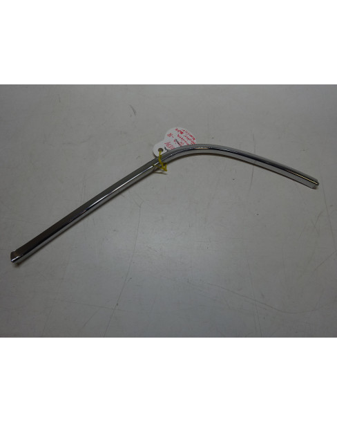 Vespa Primavera, nedre kromlist vänster