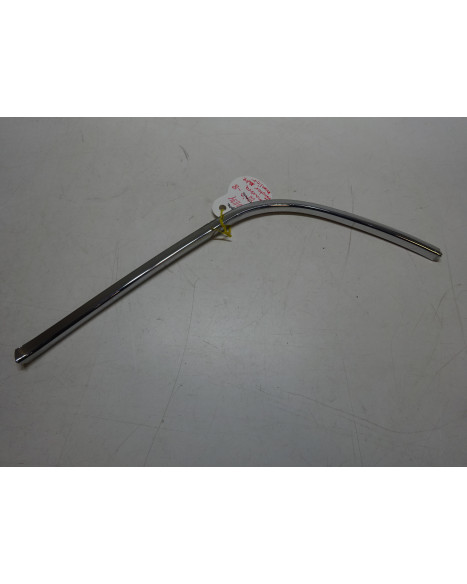 Vespa Primavera, nedre kromlist vänster