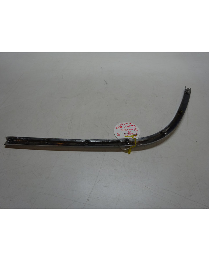 Vespa Primavera, nedre kromlist vänster