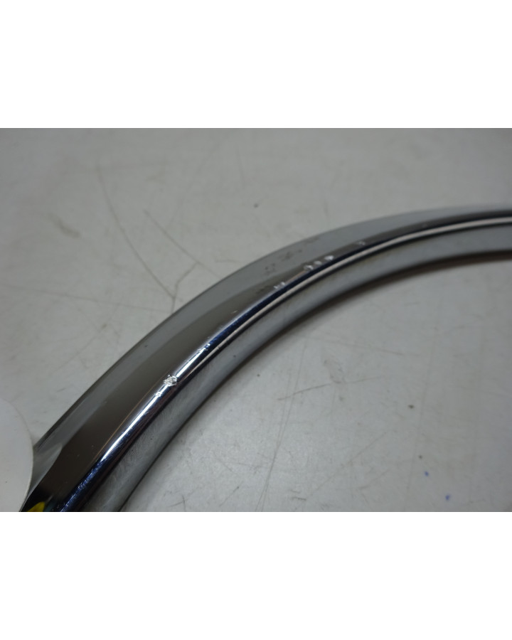 Vespa Primavera, nedre kromlist vänster