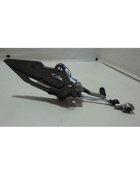 Kawasaki Z300, fotpinne vänster komplett 2