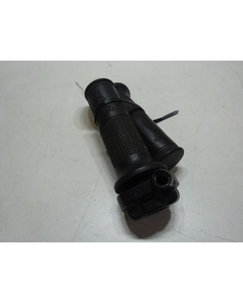 Vespa Primavera, gashandtag komplett 2