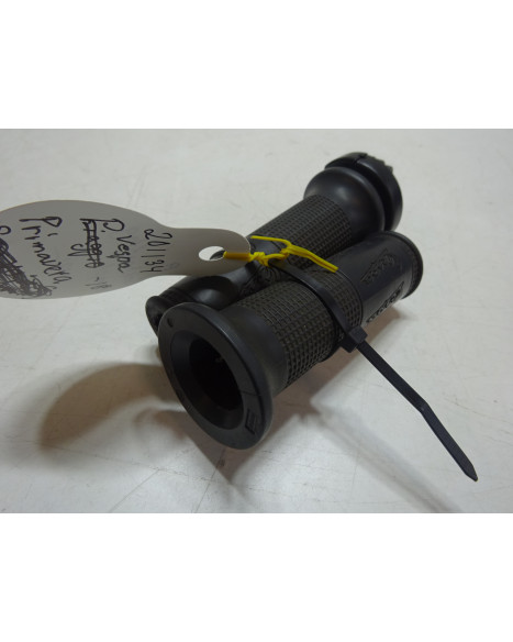 Vespa Primavera, gashandtag komplett